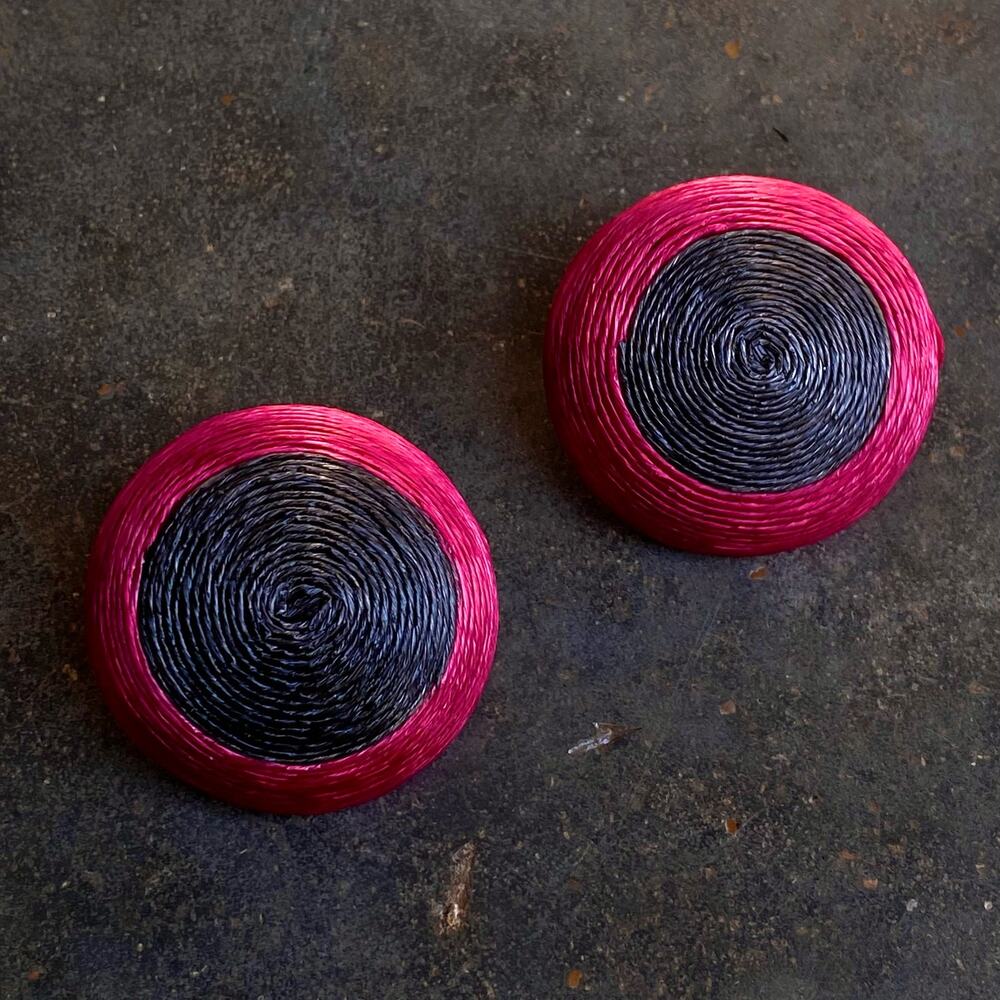 Vtg 80s Magenta Pink Black Chunky Round Straw Clip On Earrings